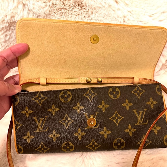 LOUIE VUITTON Monogram Pochette Twin GM - Picture 4 of 11
